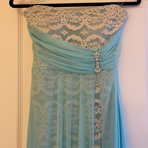 Gown - Picture 2 of 5